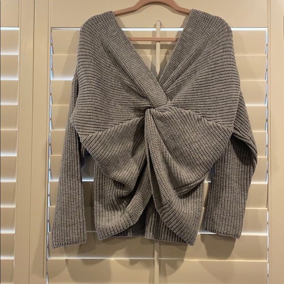 Miracle Tops - 🍁NWOT!! Back-knot sweater 🍁